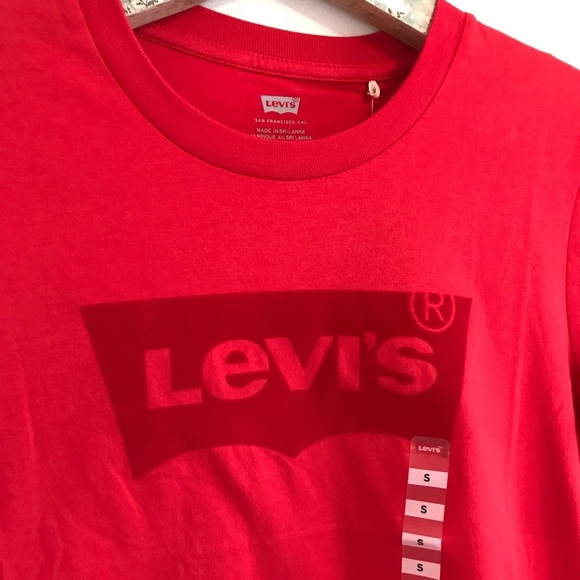 NWT Levi’s Short Sleeve Red Velvet Logo Tee - Picture 3 of 6